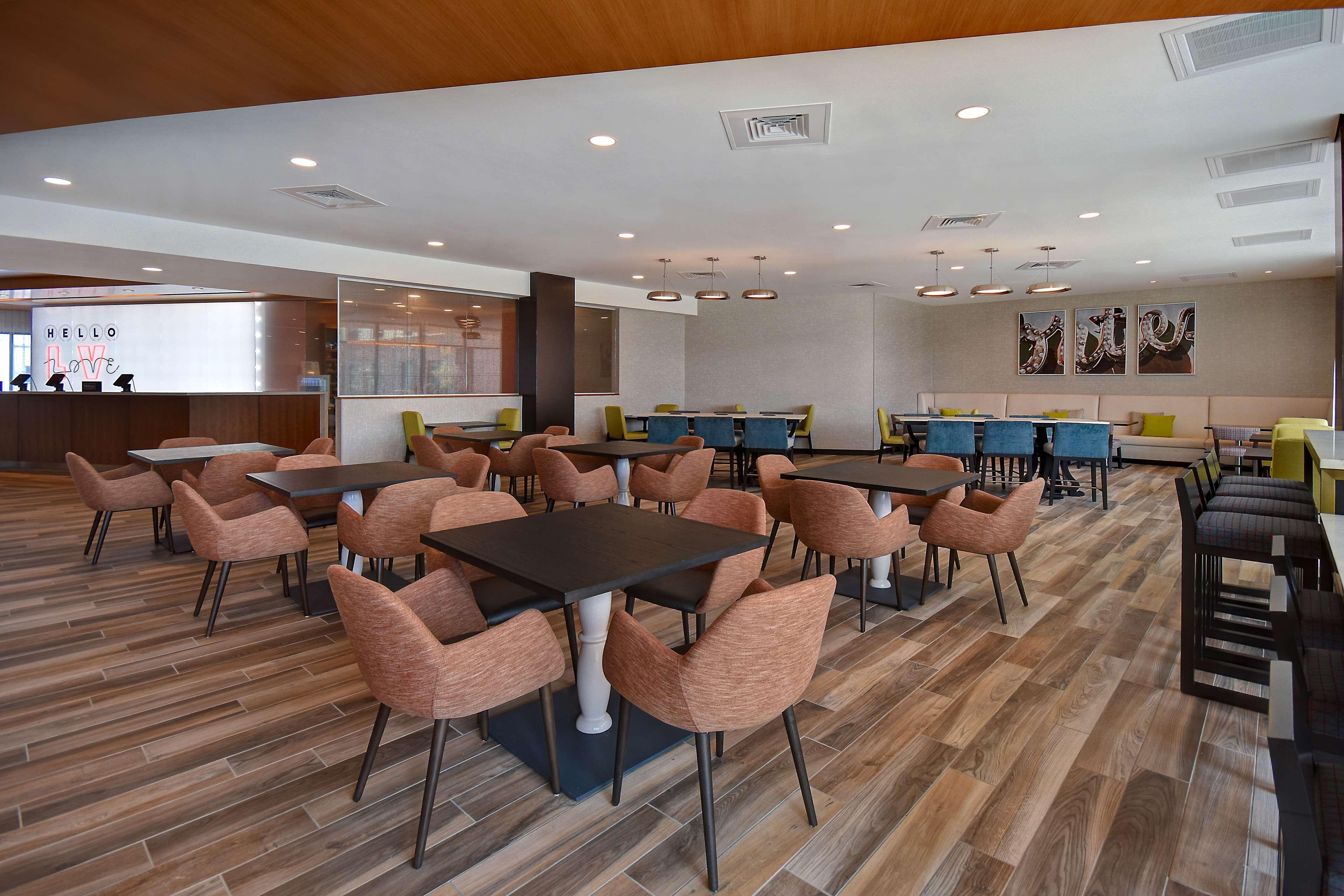 Hampton Inn & Suites Las Vegas Convention Center - No Resort Fee Zewnętrze zdjęcie
